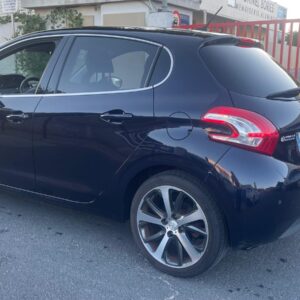 Pourquoi choisir cette PEUGEOT 208 féline 1.6 VTI 120 CH  d’occasion?