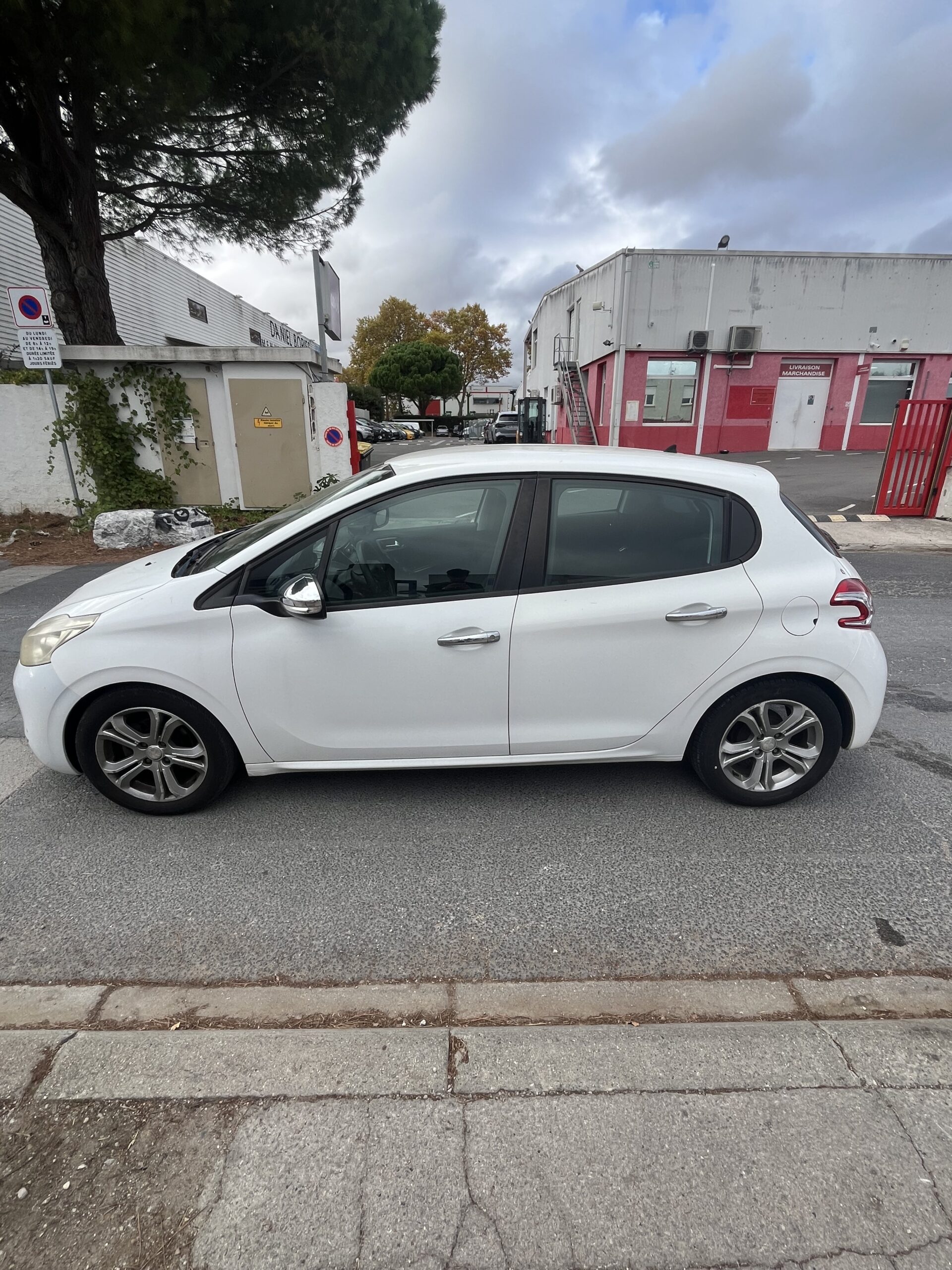 PEUGEOT 208 1.4 HDI FAP access – Image 9